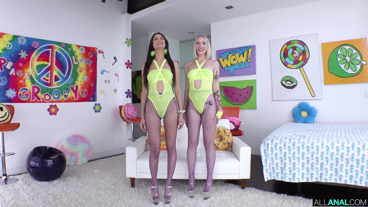 Eliza Marilyn Sharing A Dick Up Their Asses