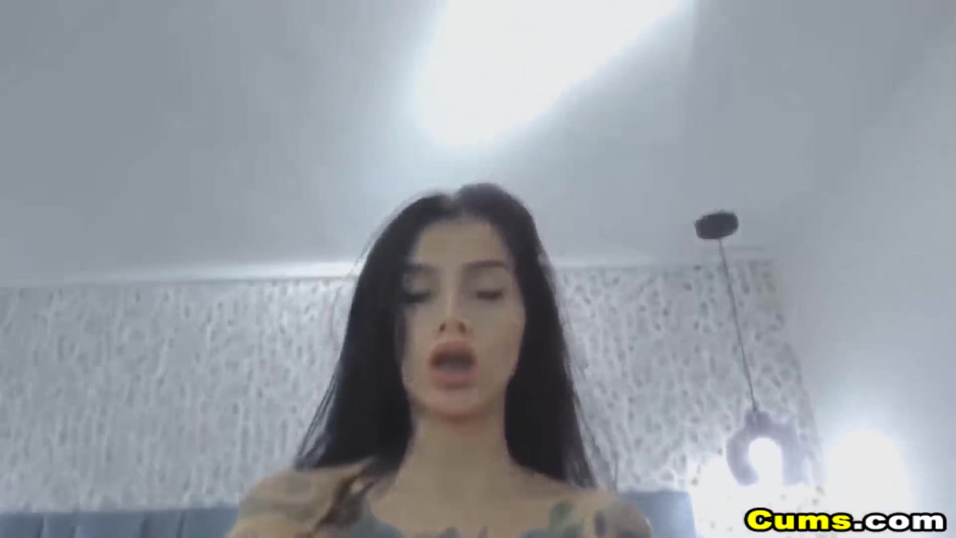 Tattooed Hottie Makes Her Pussy Wet