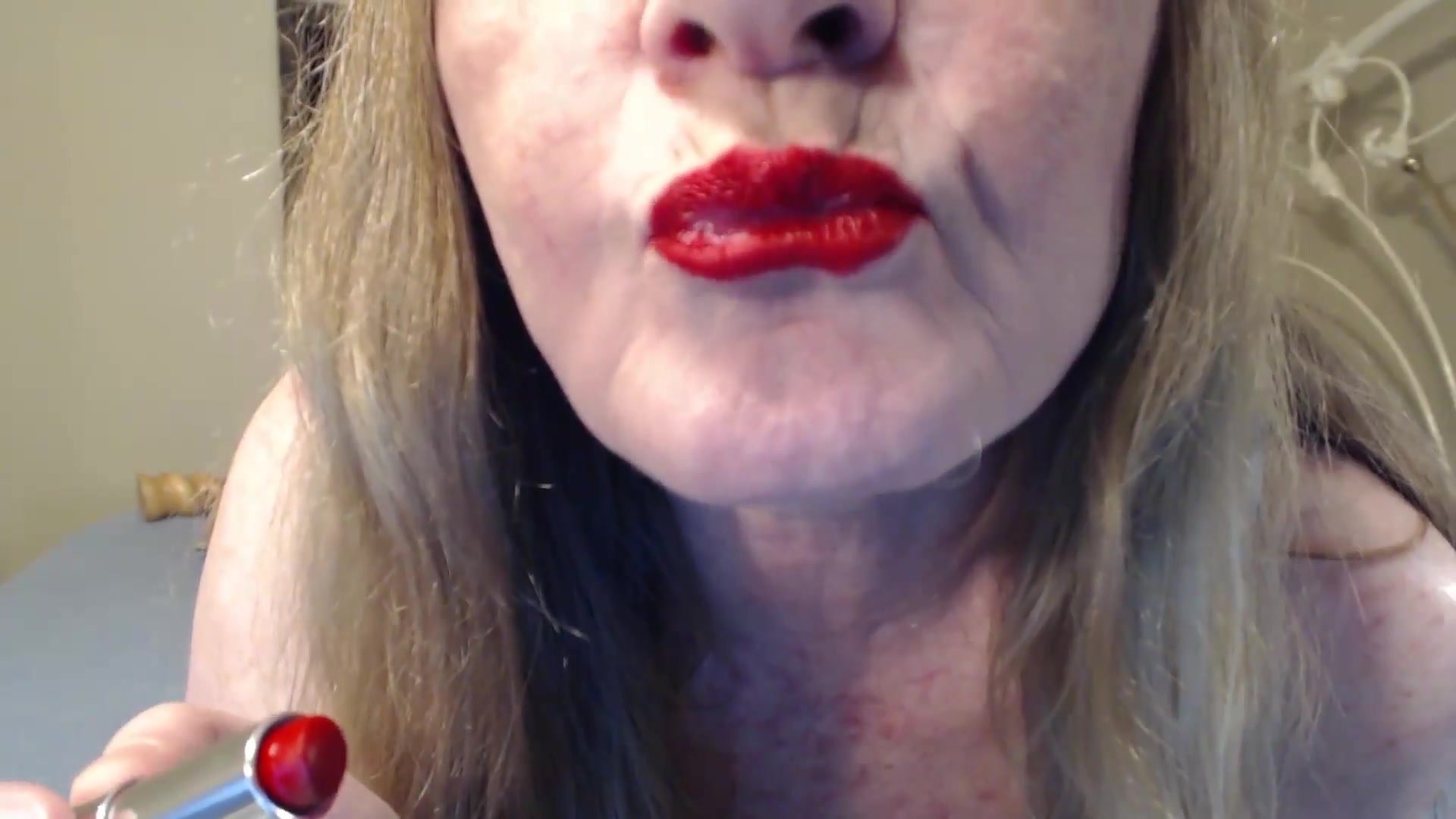 ~Juicy Red Lips On Your Cock - TacAmateurs