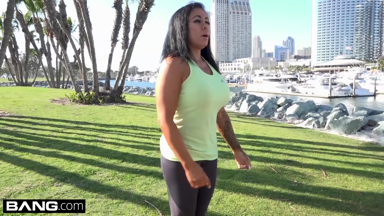 MILF Simone Garza's pussy is ready for a workout