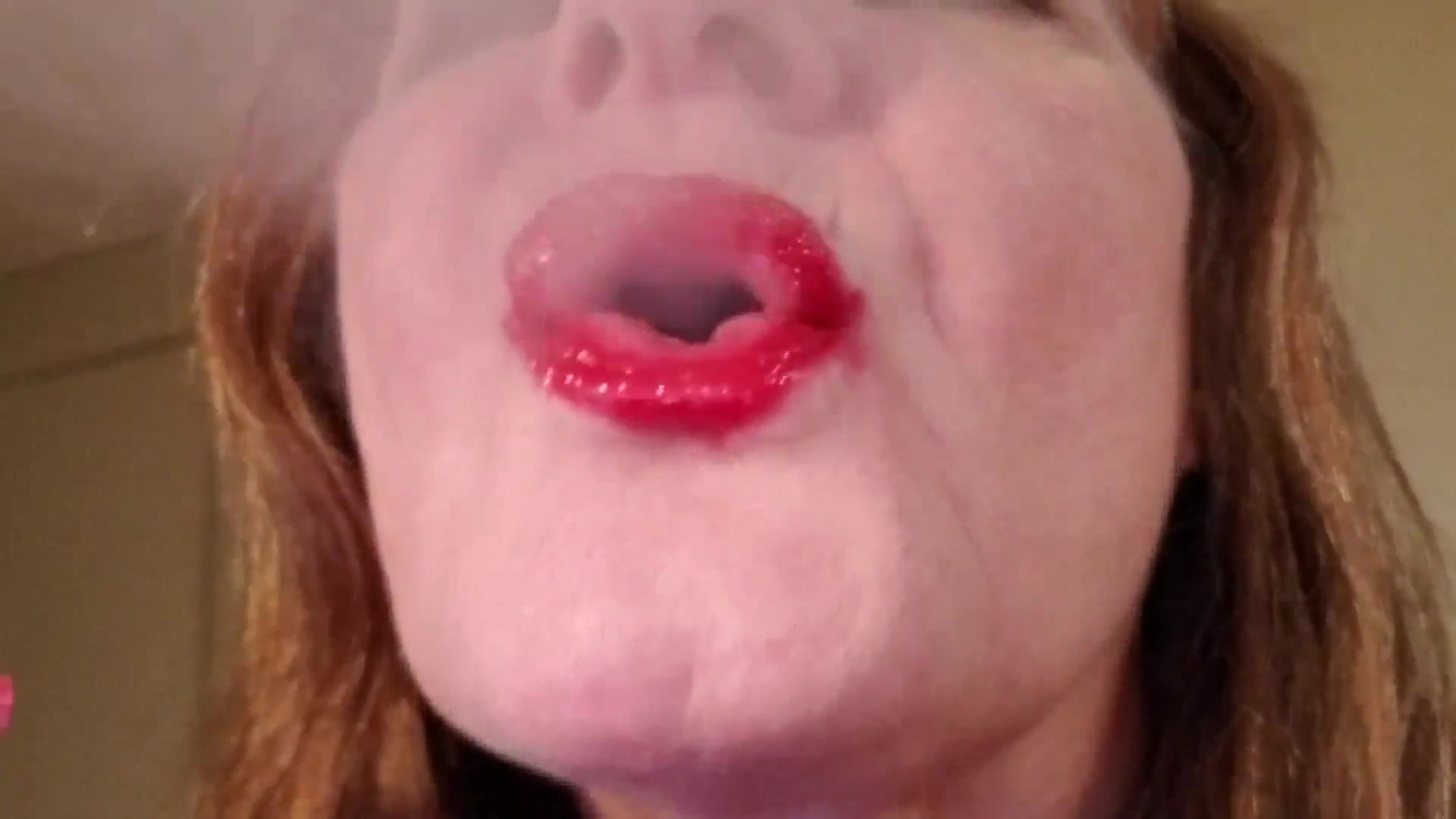 Sensual Red Lips Smoking - TacAmateurs