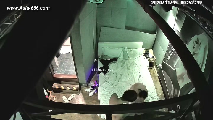 Hackers use the camera to remote monitoring of a lover's home ***