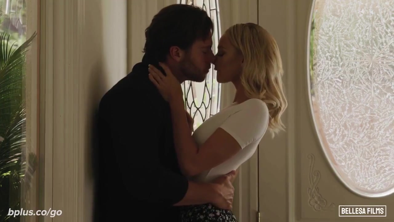 Emma Hix And Seth Gamble - Seth Fucks Beautiful Blonde Emma After Date