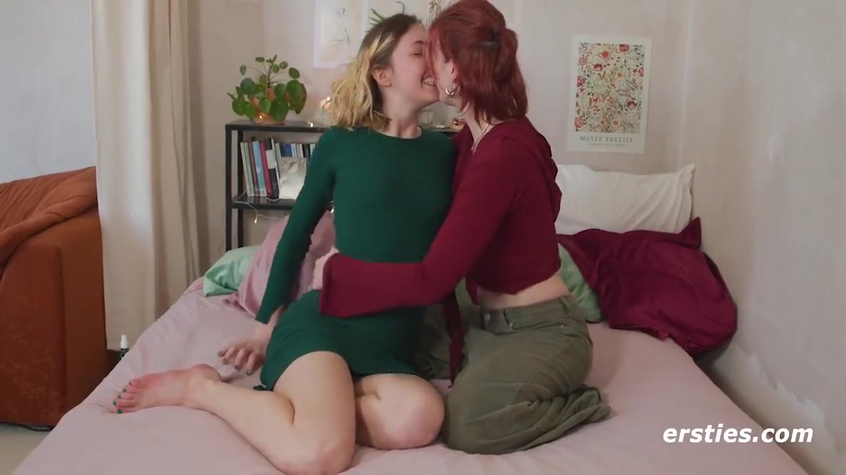 Lesbian Powerplay That Gets Under Your Skin - Muriel La Roja And Lindsey Cruz