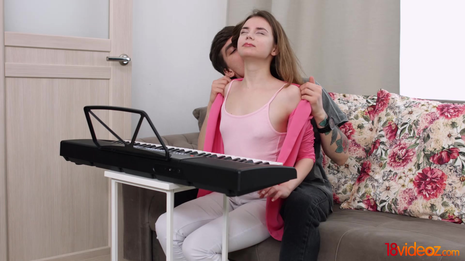 18 Videoz - Bella Gray - Music lesson anal with tutor