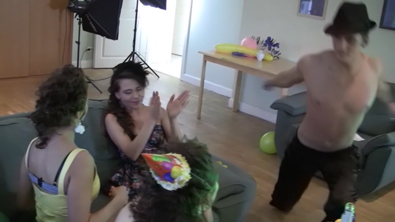 Hawt lesbo 3some at the party