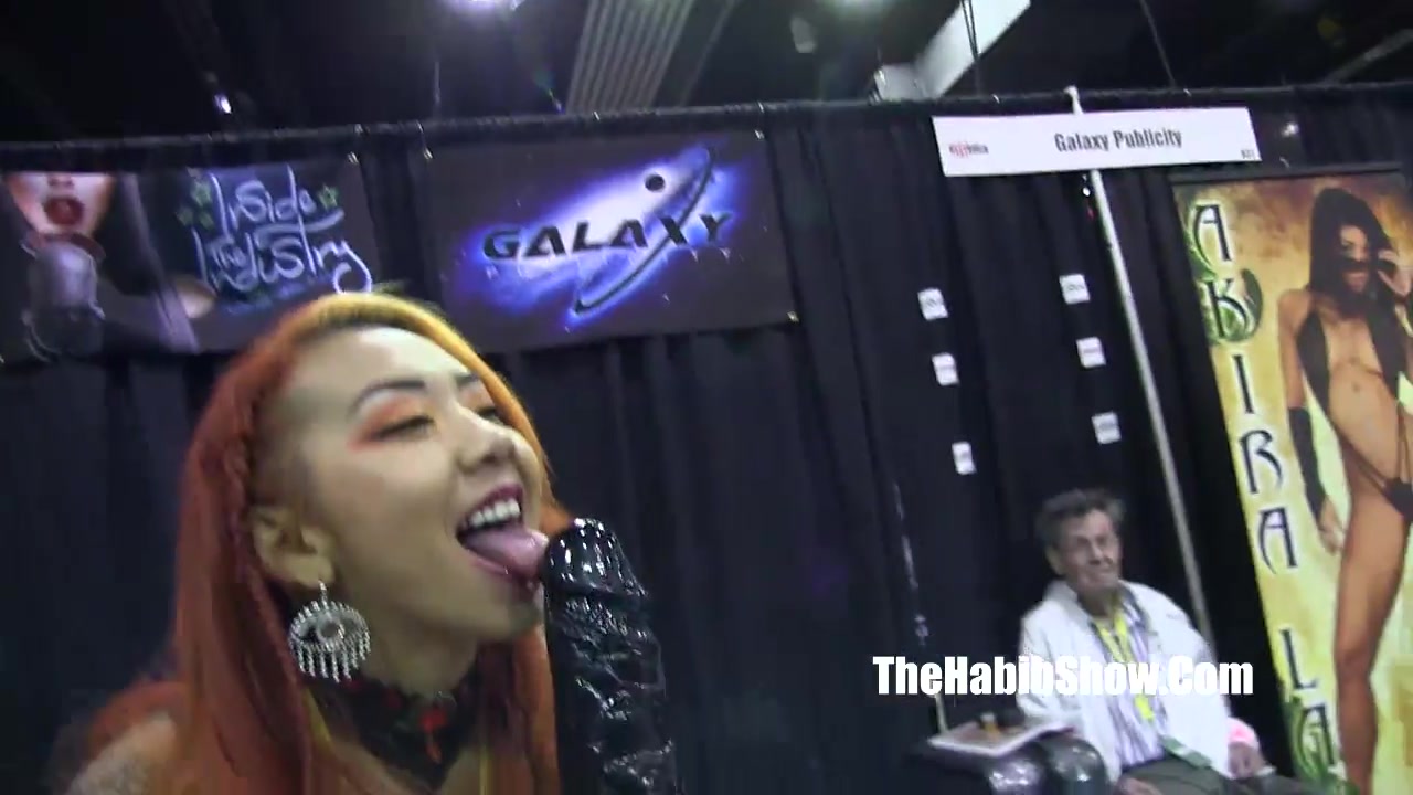 Too wild at Exxxotica chicao n freaks