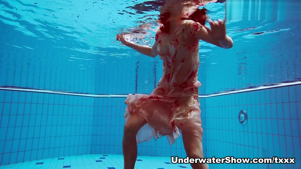 Martina Video - UnderwaterShow