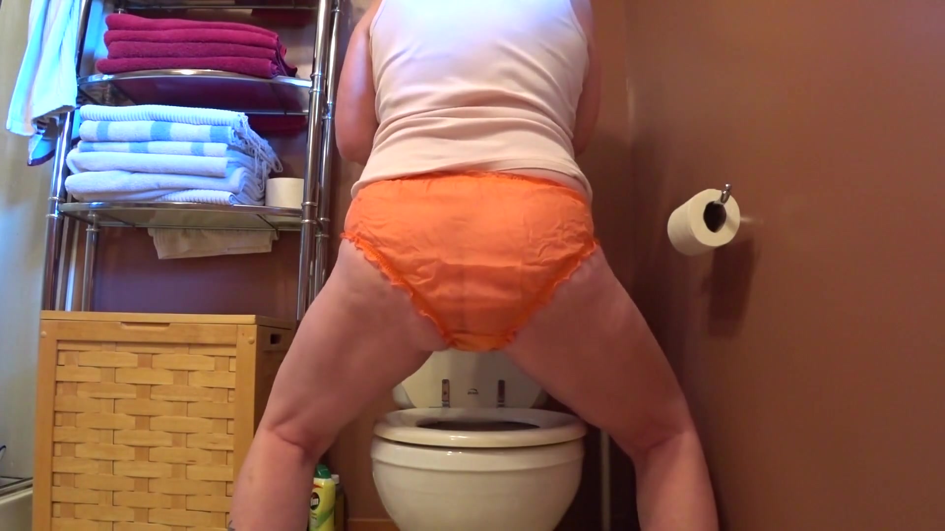 Toilet Slave - CougarBabeJolee
