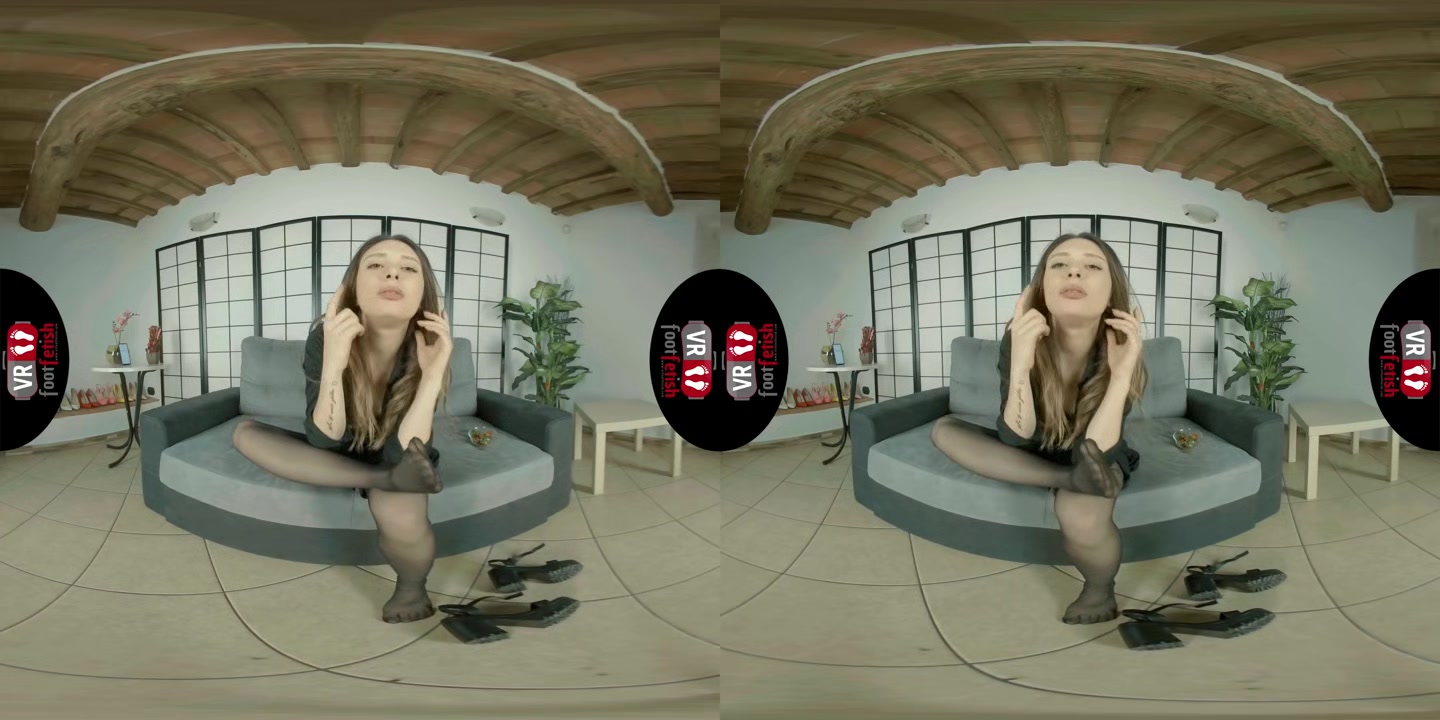 Beautiful babe Violet Loves Eating Strawberries And Massaging Her Sexy Feet In Nylons In VR - VRFootFetish