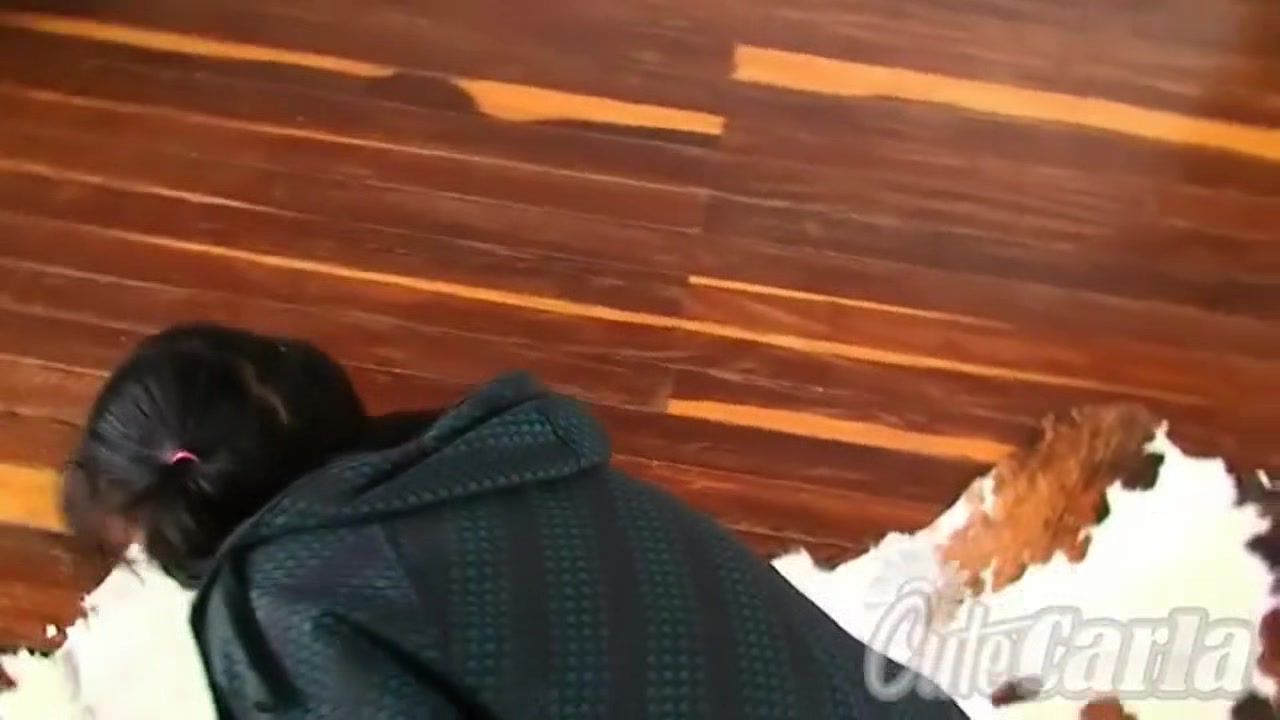 Cute Carla strips off and fingers her pussy