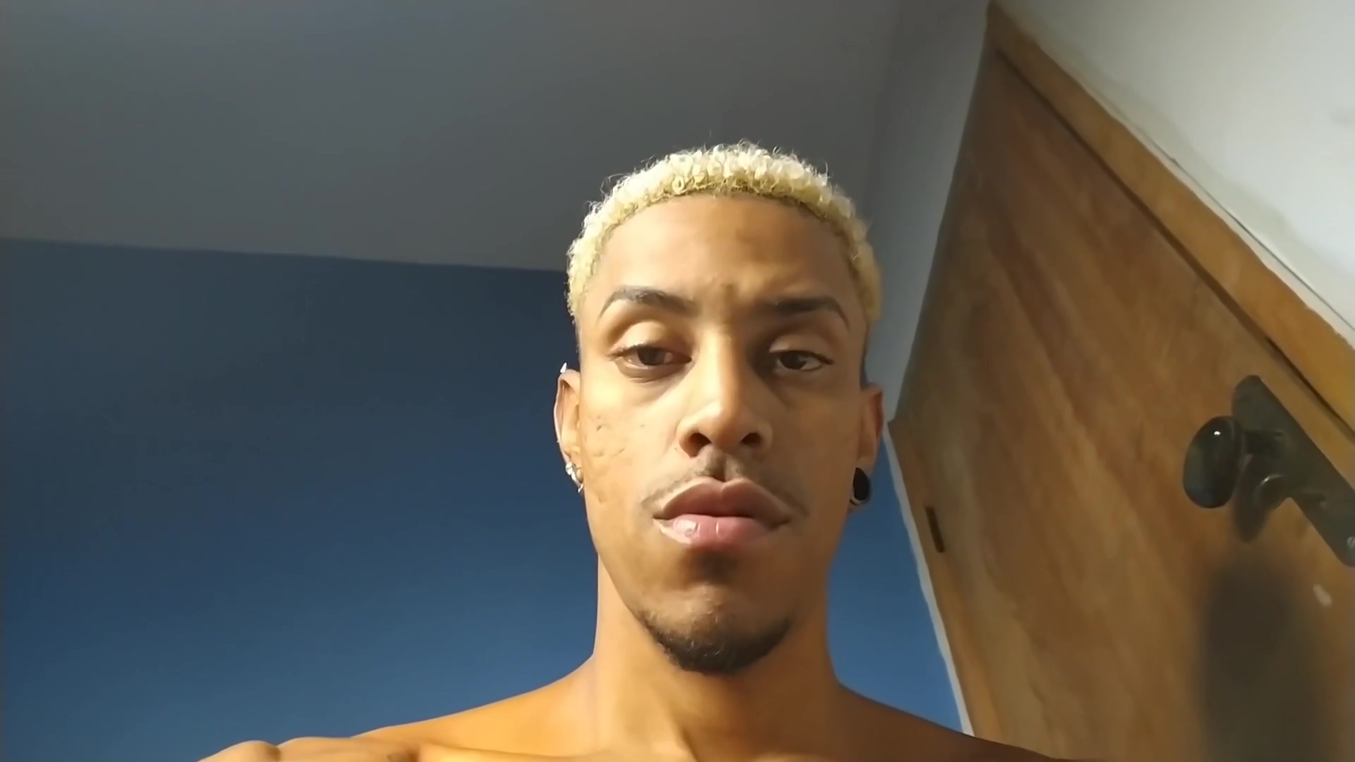 Yuri Oberon - Edging Bbc Brazilian Favela Dick On Jeans