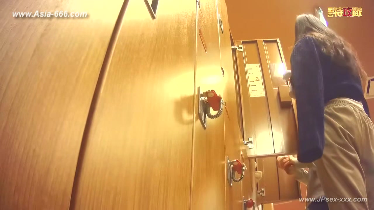 japanese public bathroom changeroom.97