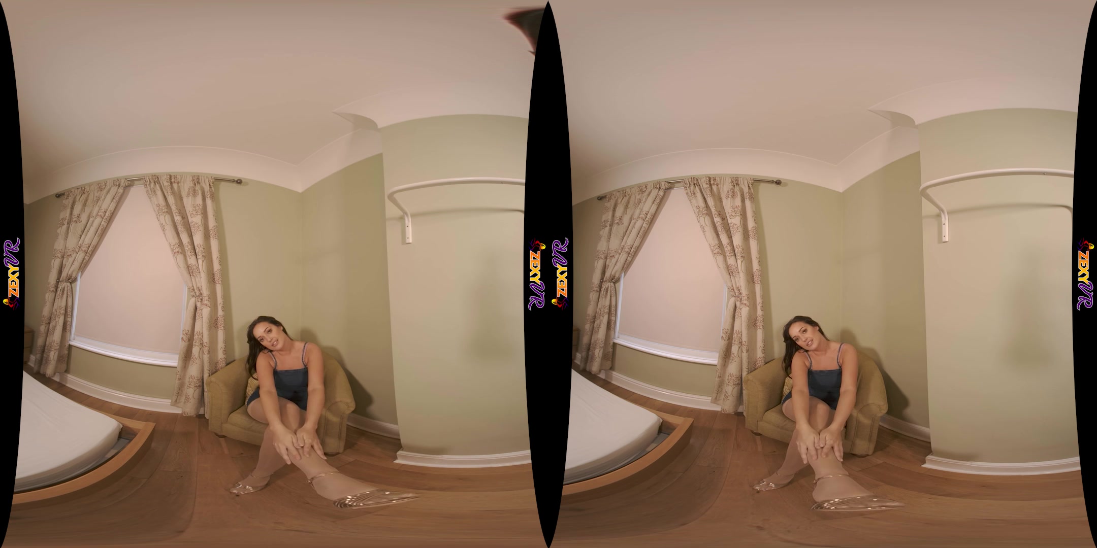 Little Tease featuring Frankie L - ZexyVR
