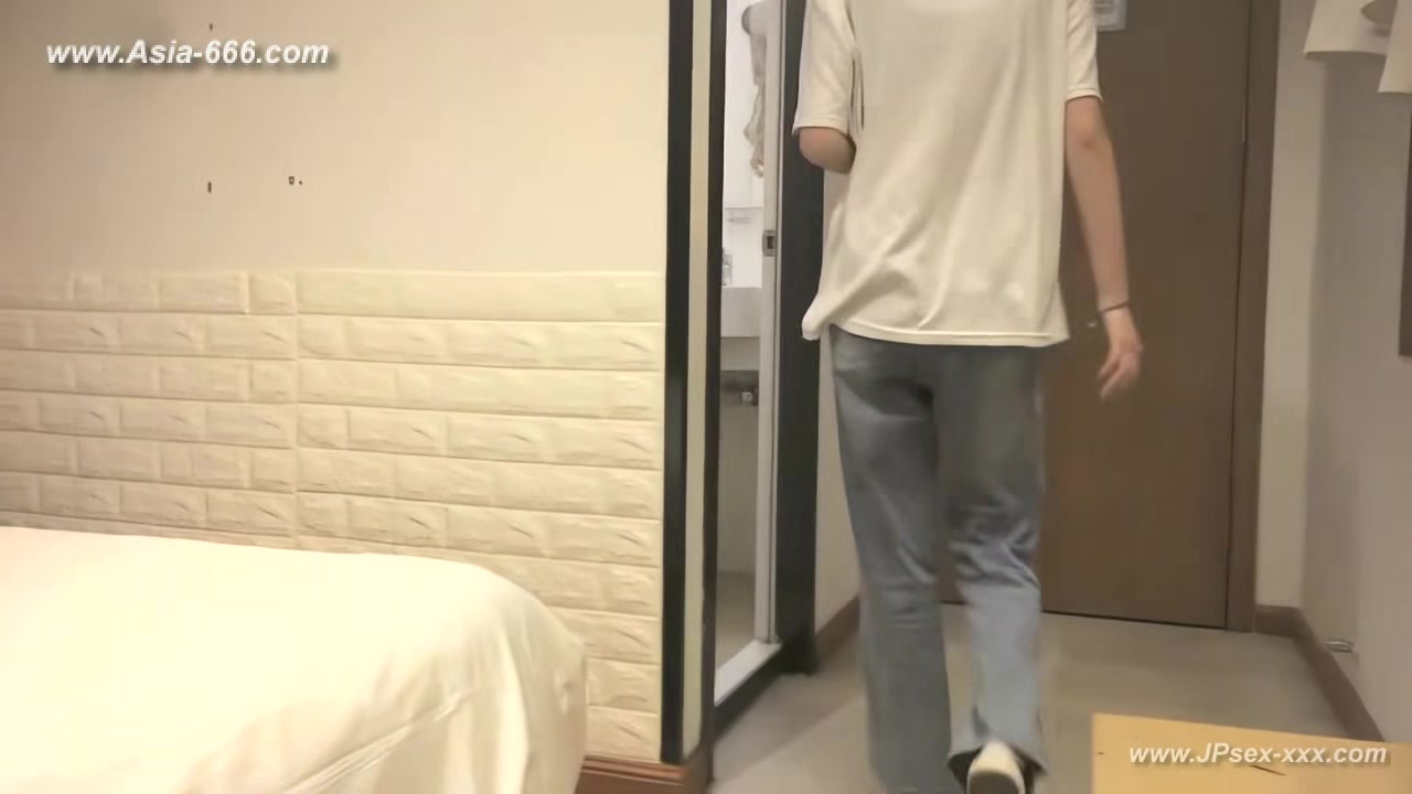 chinese man fucking callgirl in hotel.392