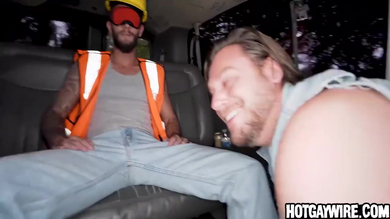 Construction Worker Gets Played And Gets Sucked By A Man Instead Of A Woman 5 Min