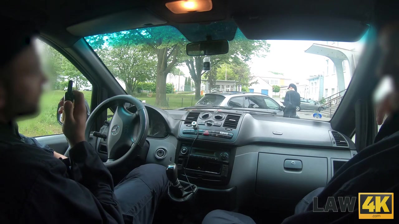 LAW4k. Babe wants to steal a BMW but cops catch her and punish