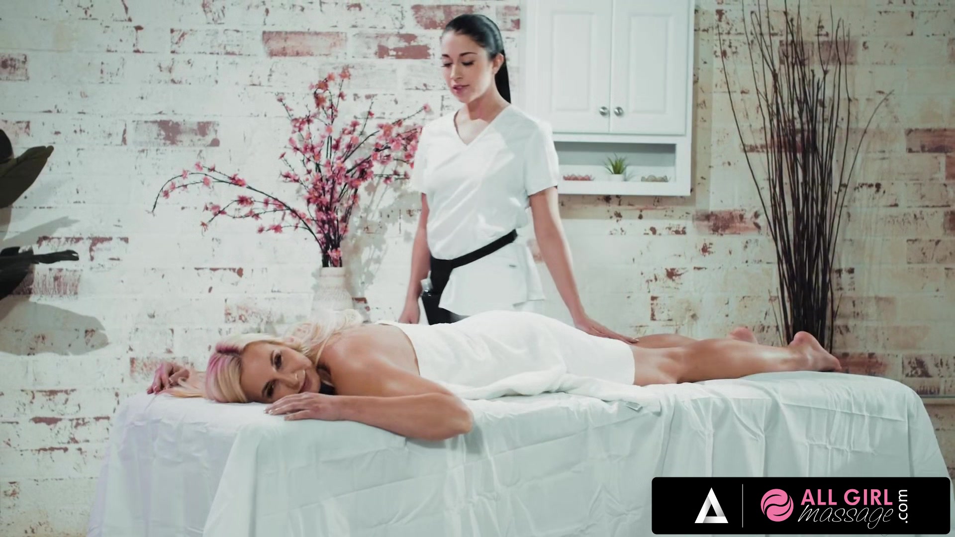 ALL GIRL MASSAGE - Naughty Masseuse Alex Coal Enjoys Taking Care Of MILF Client's Body And Pussy