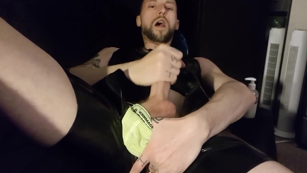 Skinny Punk In Latex Jerks Off - Heavy Load