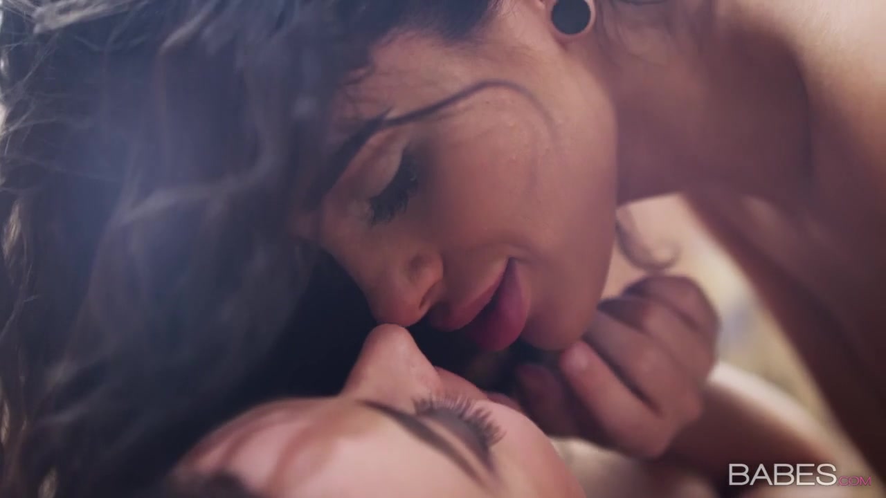 Naomi Woods & Whitney Wright in Catching Feelings - Babes