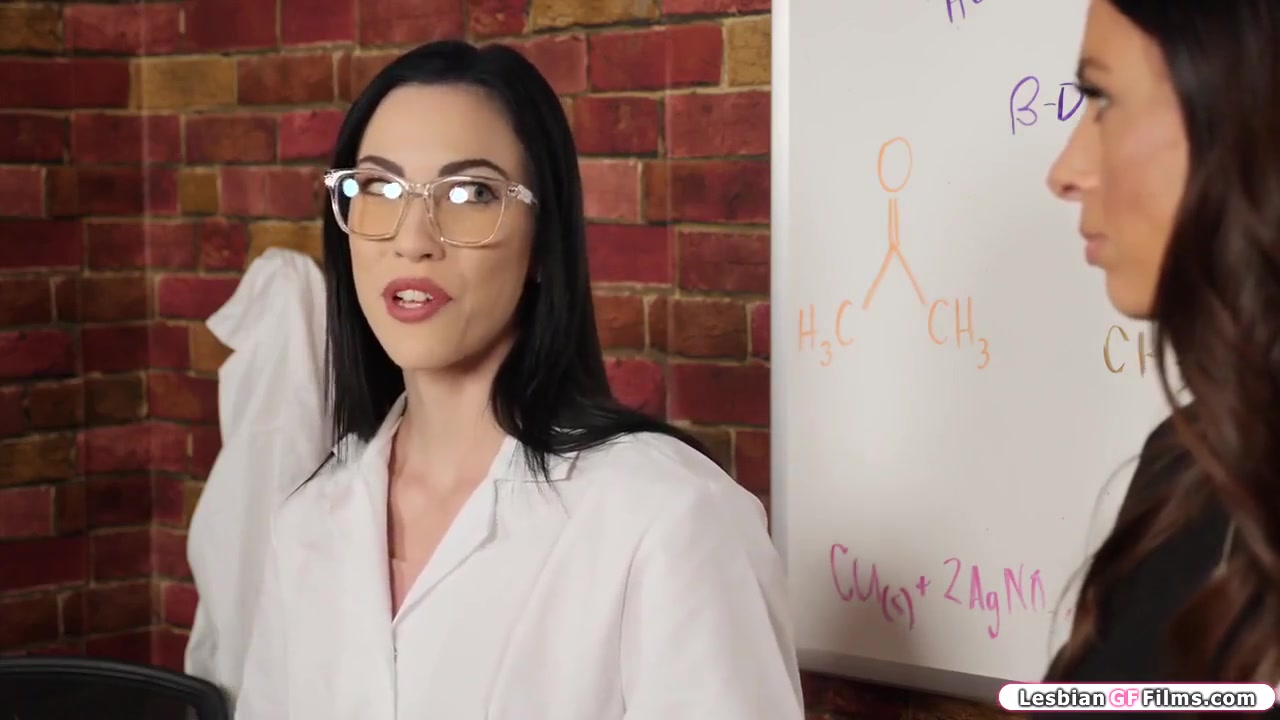 Scientist N Cop Kiss To Make Potion Work N It Turns The