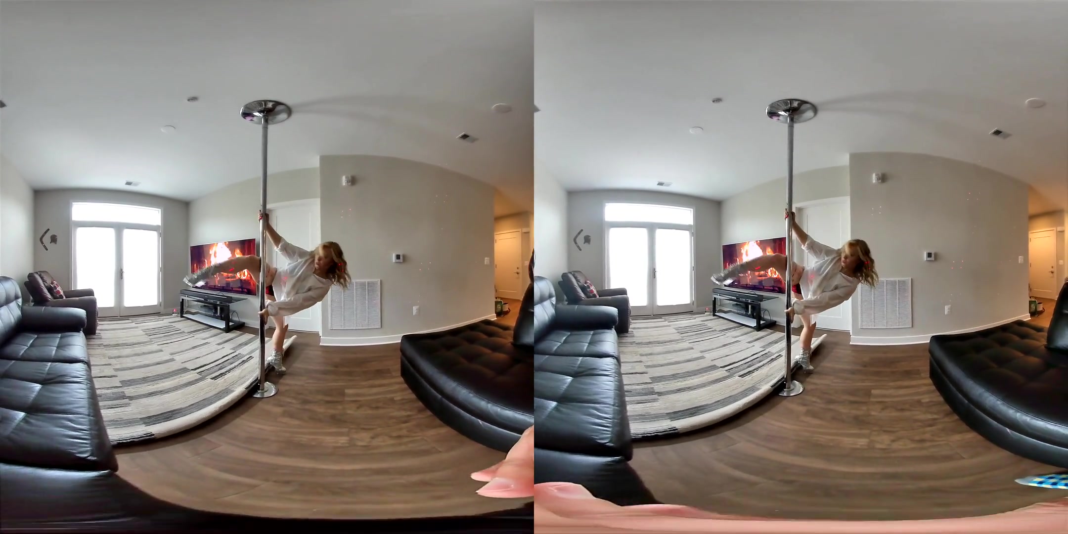 Soleil - Pole Dance - Curvy Big Tits Striptease