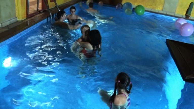 student 18+ fuckfest in the pool