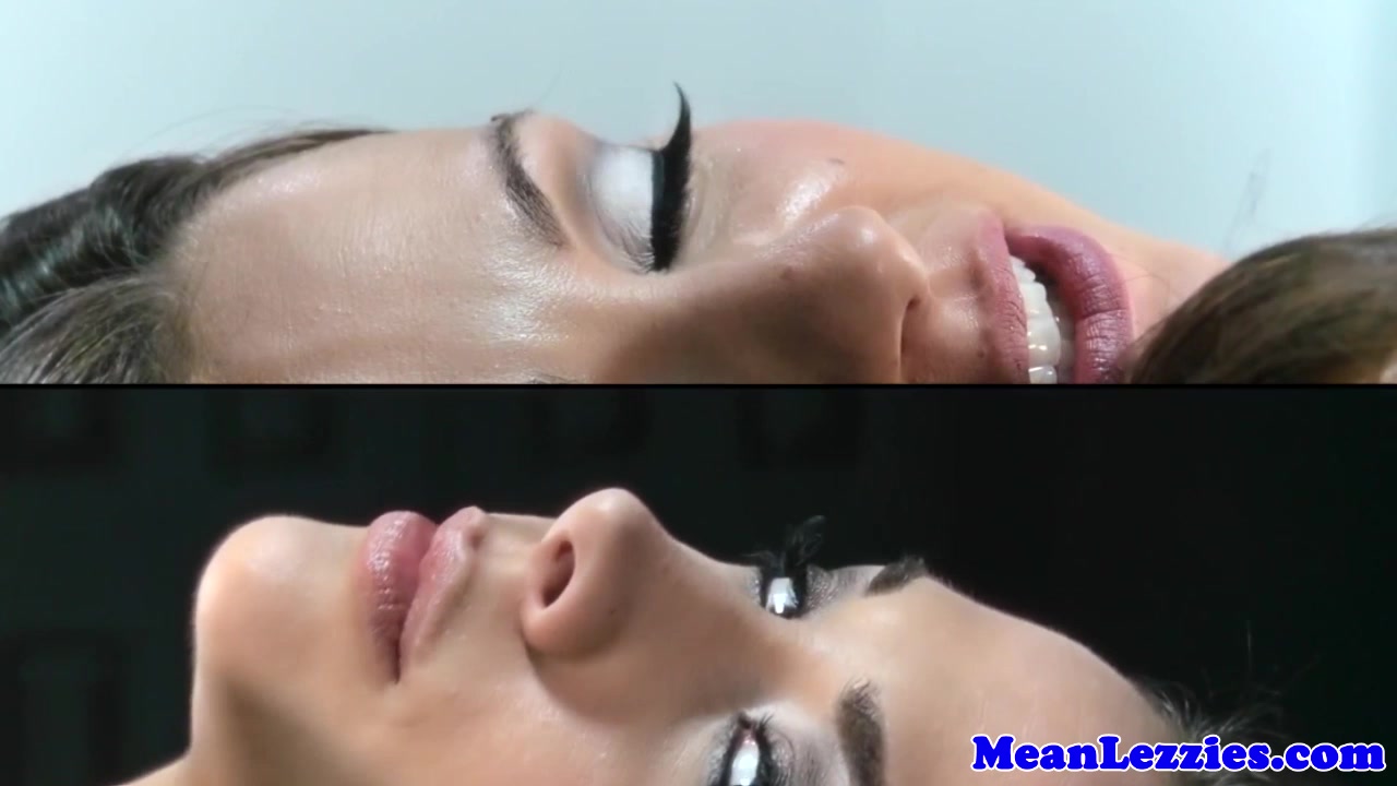 Lez pussylicking and dildofucking fourway fun