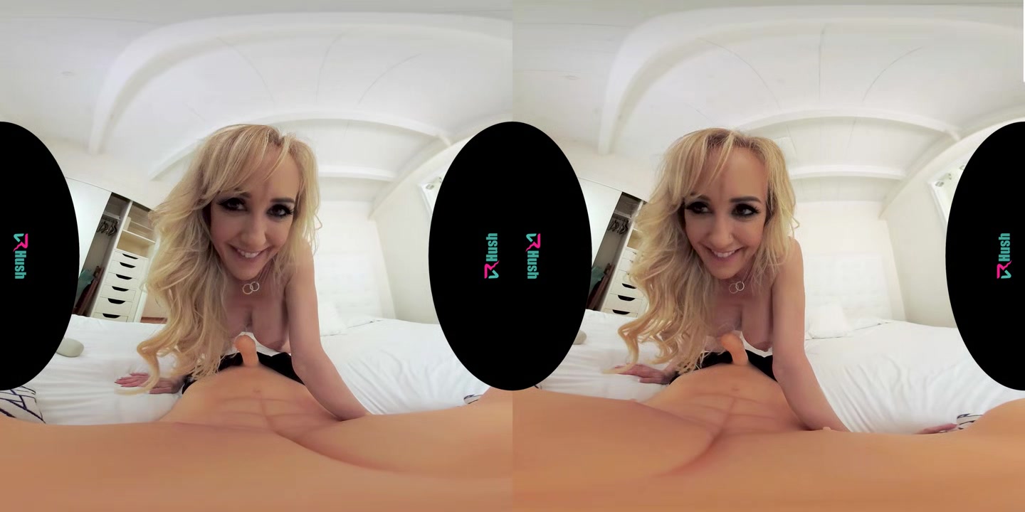 VRHUSH Brandi Love masturbating in virtual reality