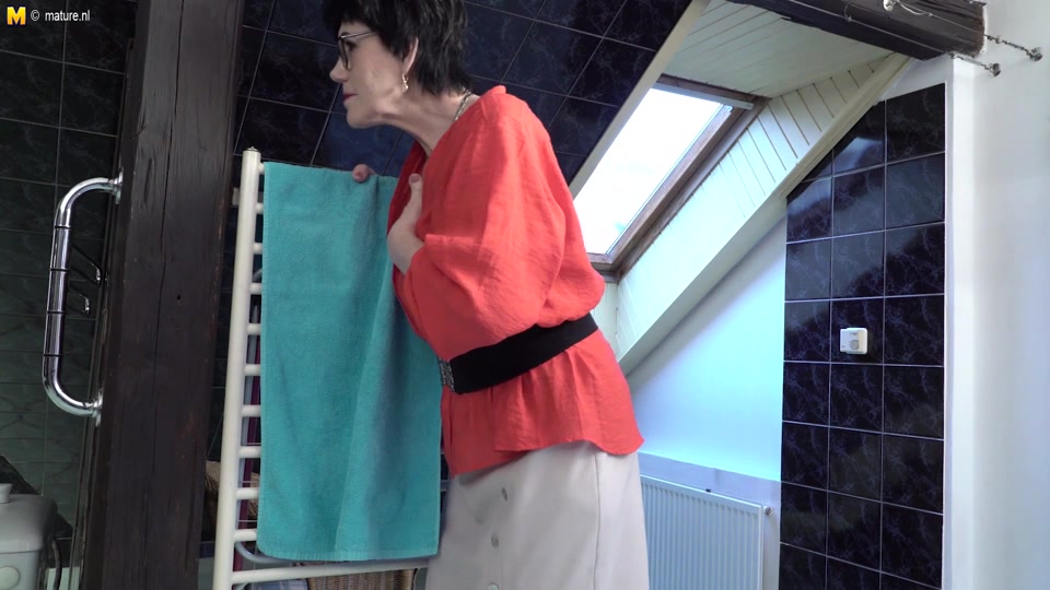 Naughty Mature Lady Catching A Toy Boy In The Bathroom - MatureNL