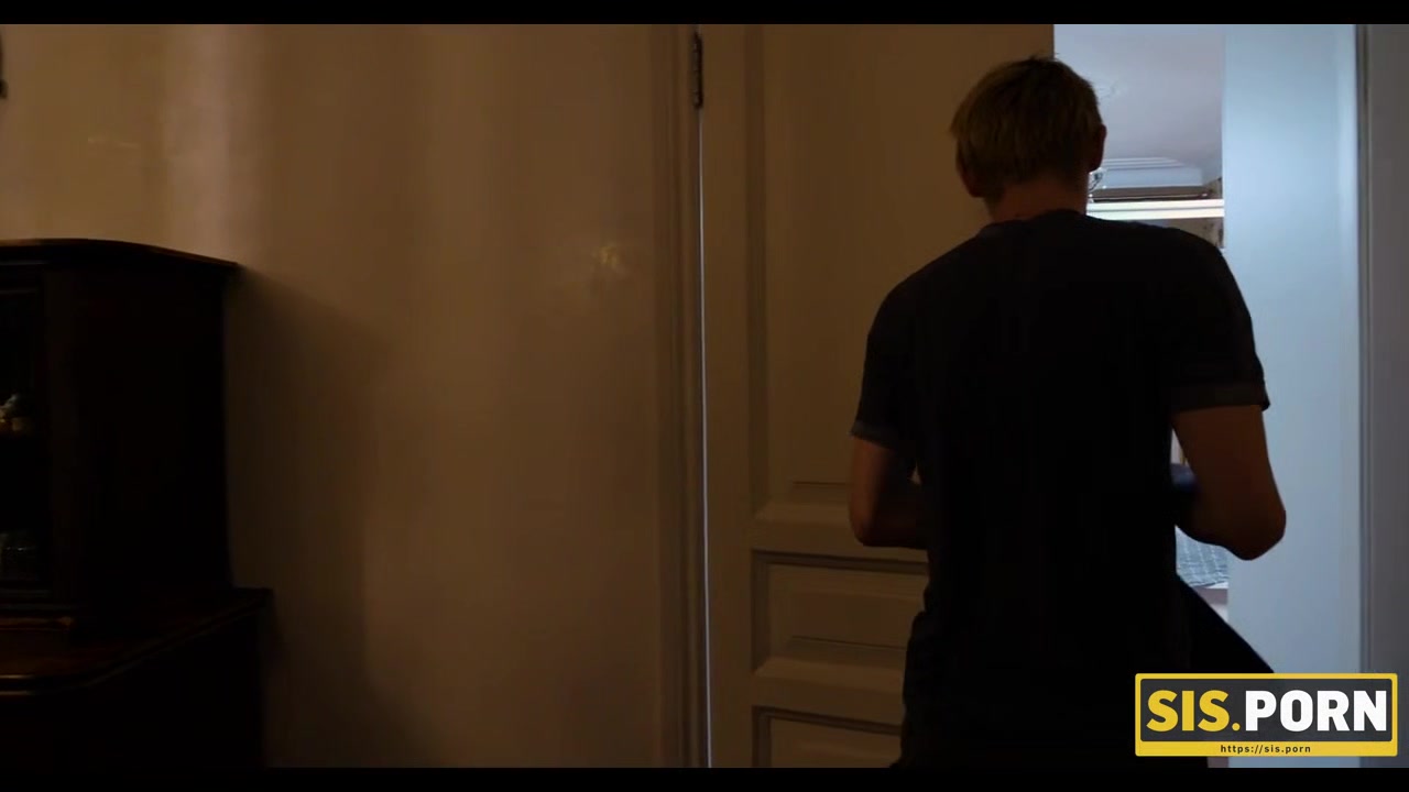 SIS.PORN. Blindfolded teen 18+ doesnt know that has sex with stepbrother