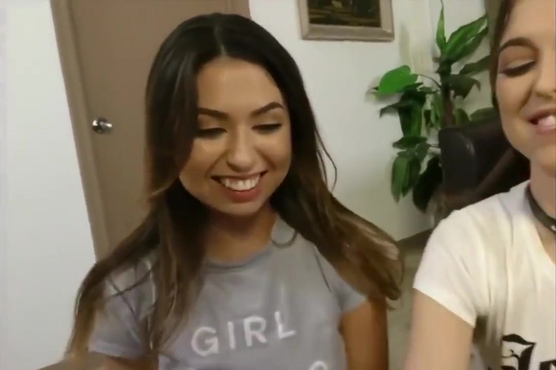 My stepsis teaches my girlfriend how to make me cum in one minute