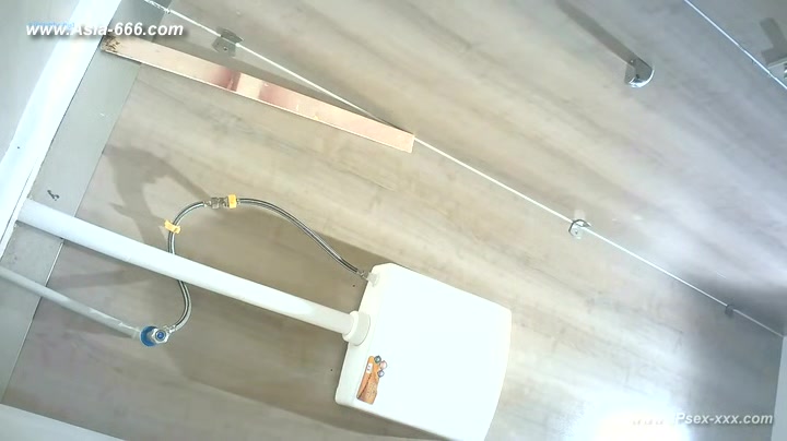 chinese girls go to toilet.***