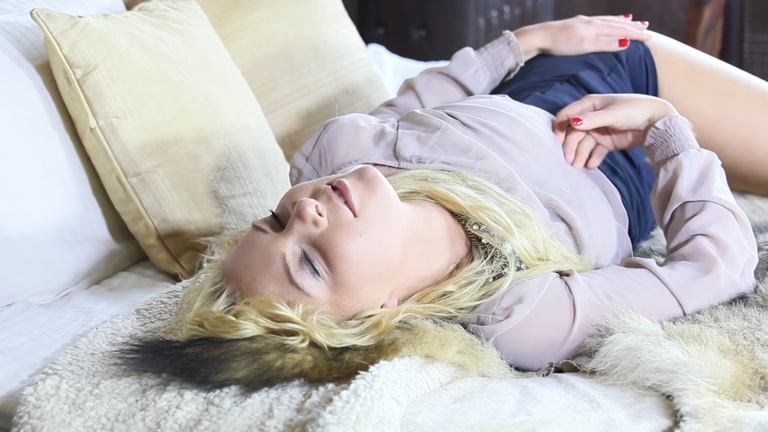 The secrets of a blonde's bedroom