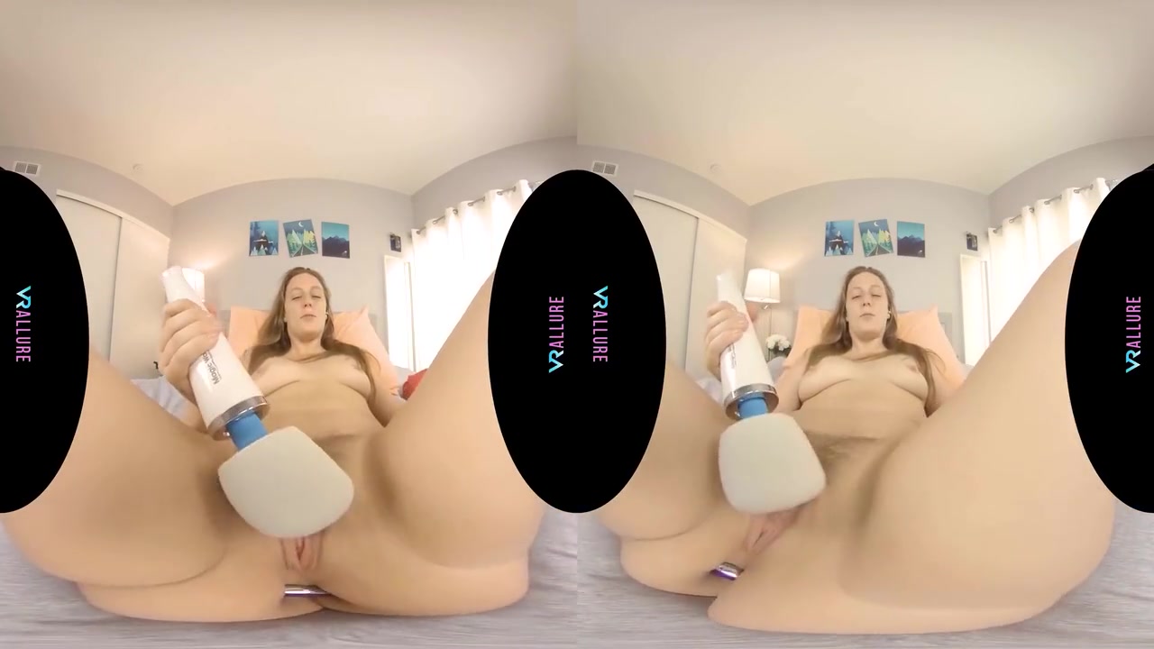 Febby Likes To Show Off Her Curves! - Virtual Reality