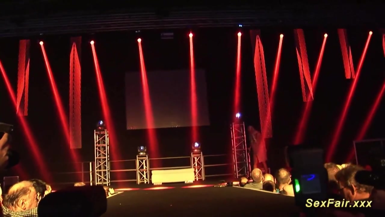 Public Mastrubation on Sexshow