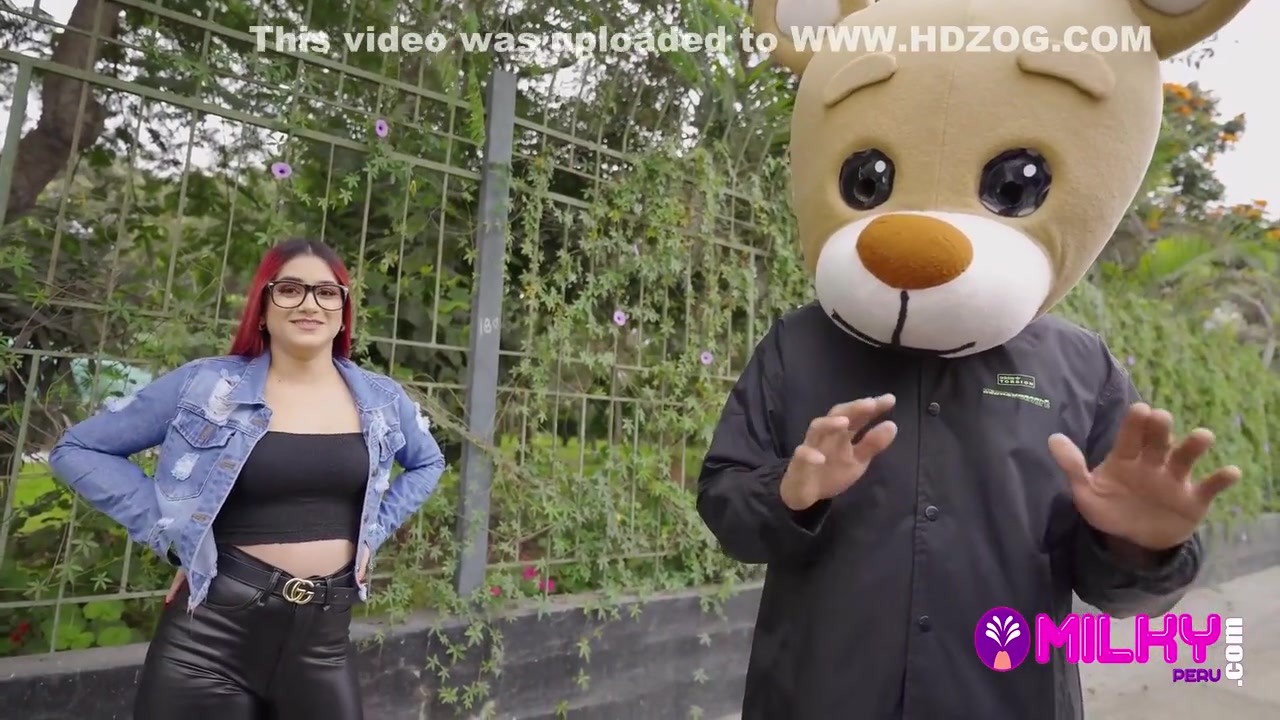 Rosario Is Horny In The Street And Ends Up Fucking The Milky Bear