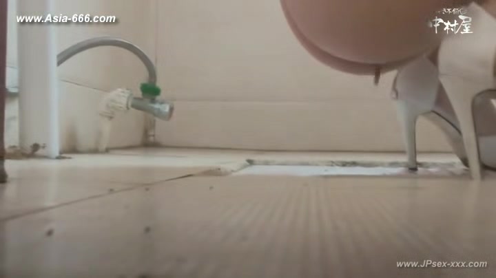 chinese girls go to toilet.132