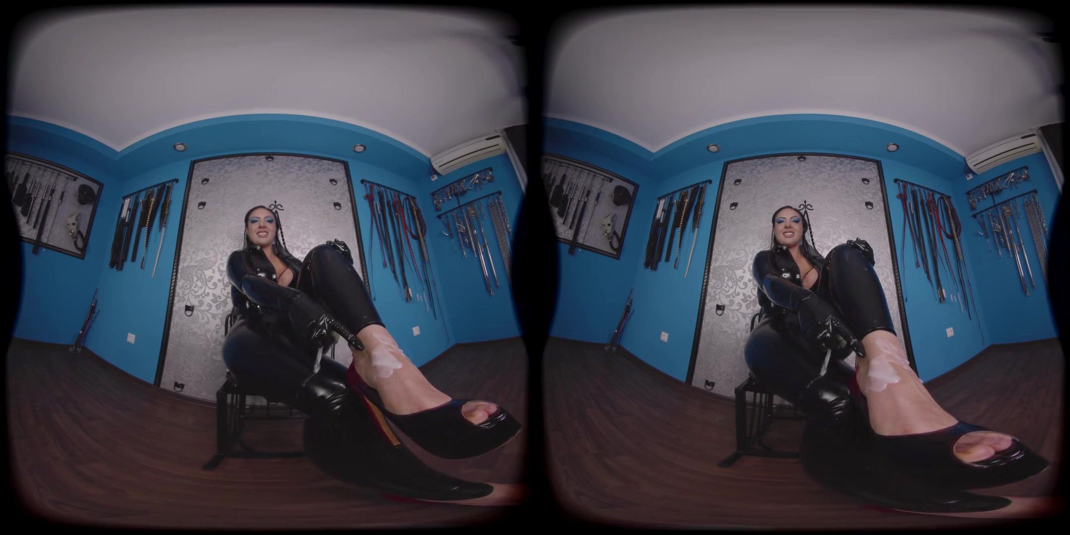 Matriarch Ezada - Cum Eating From My Feet