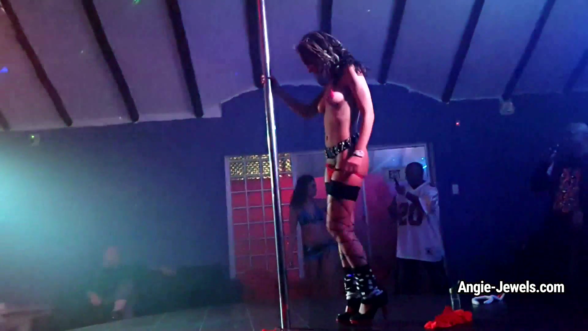 Angie Jewels shows incredible pole dance during the party