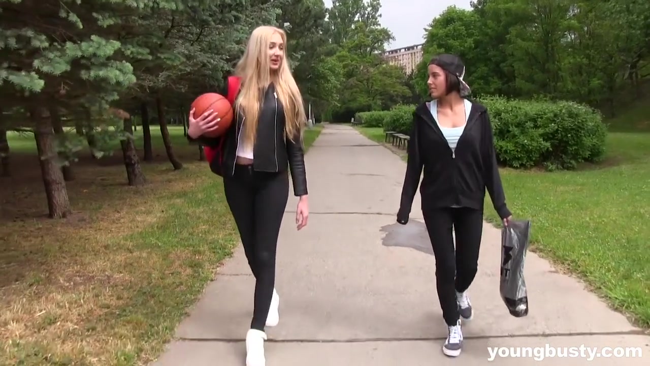 Anabelle & Jessey With Ana Bell Evans And Young Busty