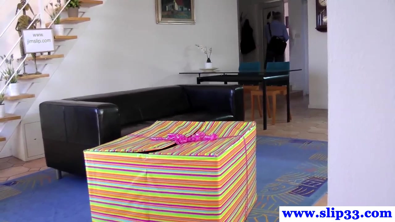 Petite teen 18+ pussylicking in trio before sex