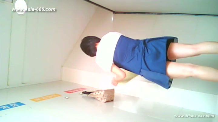 chinese girls go to toilet.64