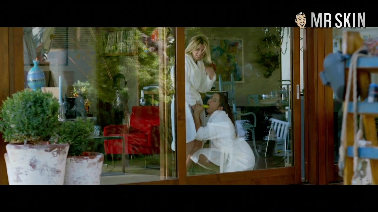 War Dogs' Ana De Armas Bares Her Puppies - Mr.Skin