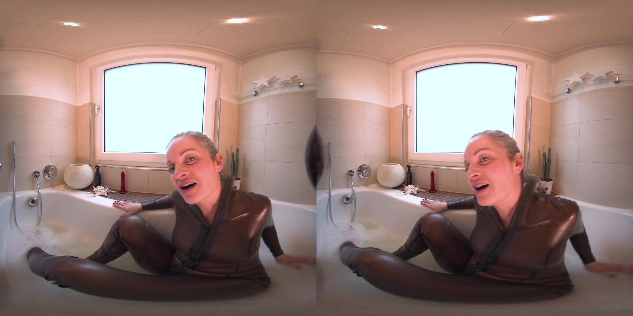 Latex Bathtube Fun