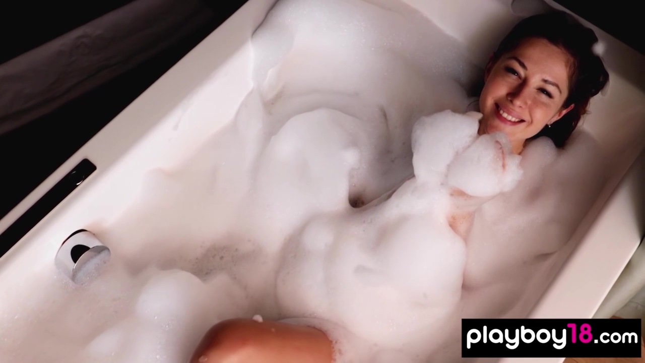 Diana Lark In Bubble Covered Beauty Teased In The Bath