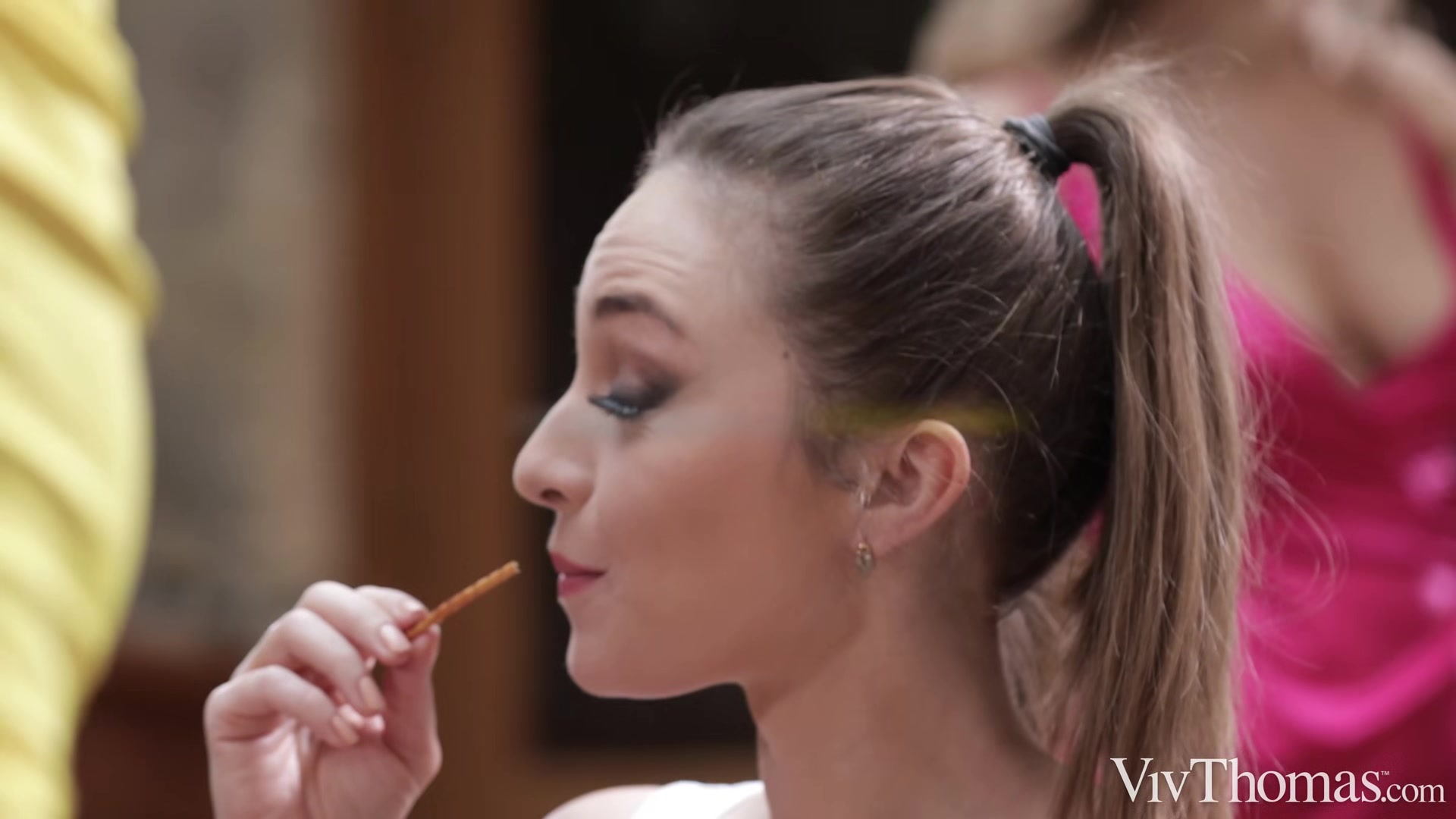 Party Girls 1 - Aislin & Emerald Ocean - VivThomas