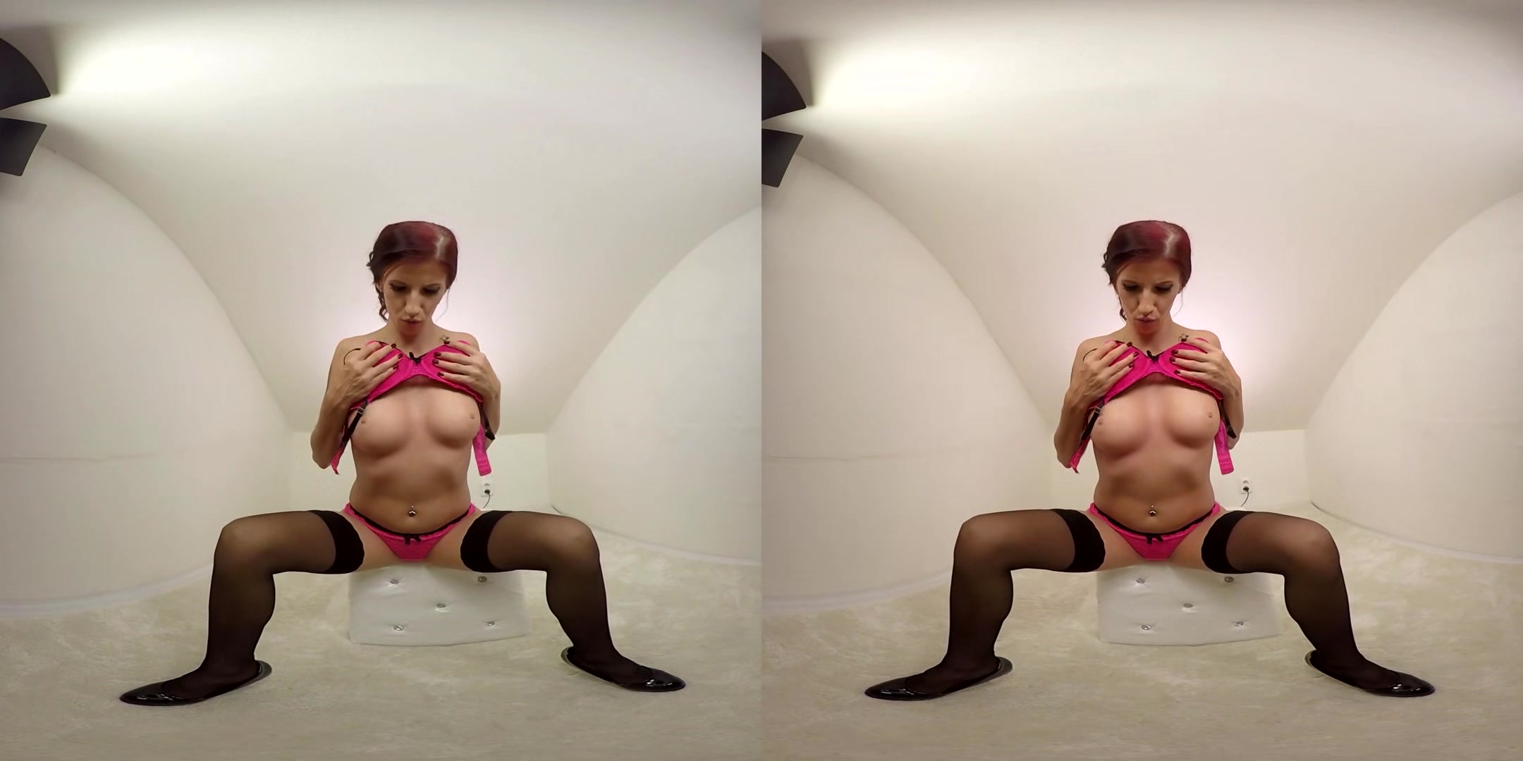 135 - Aria Rossi - Solo Model In Stockings Toying