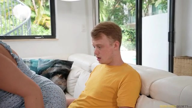Stepmoms Favorite Position - S3:E8 - Momlover