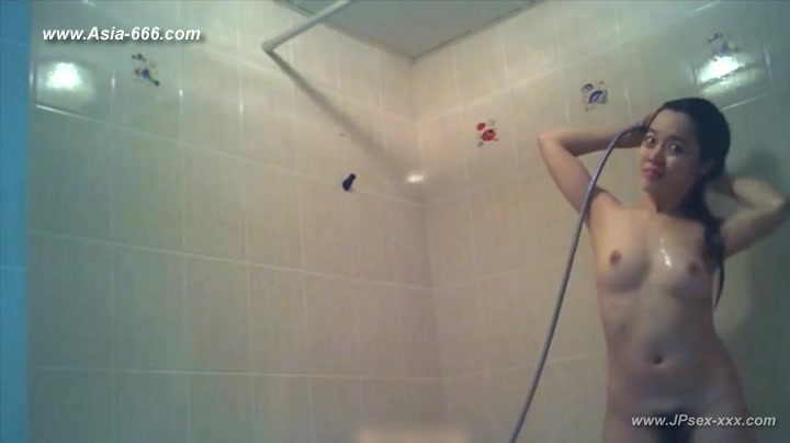 peeping chinese girls bathing.2